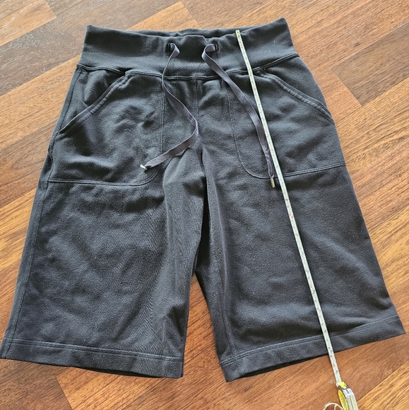 LULULEMON Black Be Still Bermuda Lounge Shorts Size 2 - Picture 5 of 7